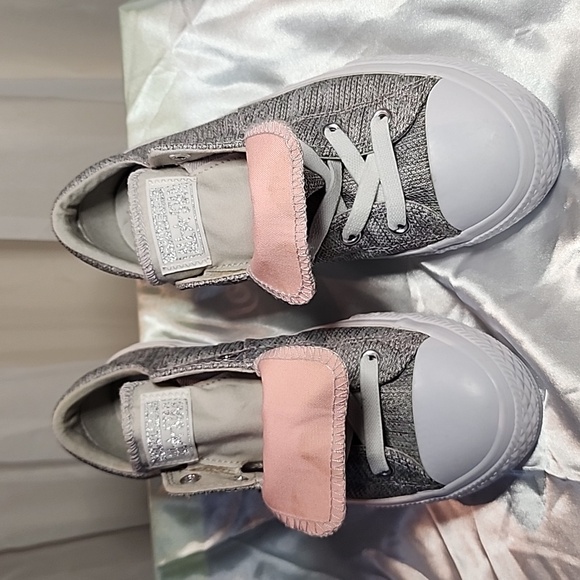 New- Little Girls Light Grey Canvas Converse with Pink Tongue Size 2 - Picture 7 of 7